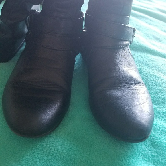 Black boots - Picture 2 of 4